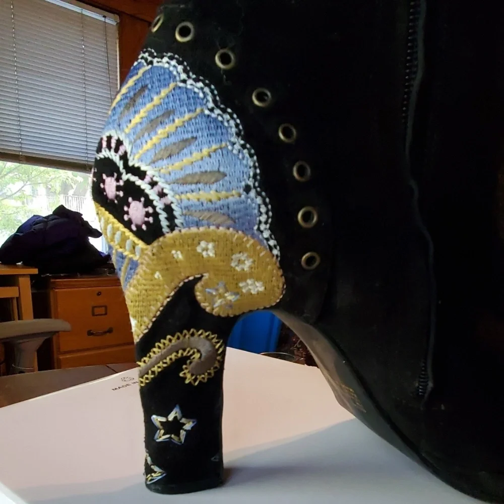 Johnny Was like | EMBROIDERED *REAL* SUEDE BOOTS | 9 | Black | 4" Heel | VINTAGE - Picture 7 of 8